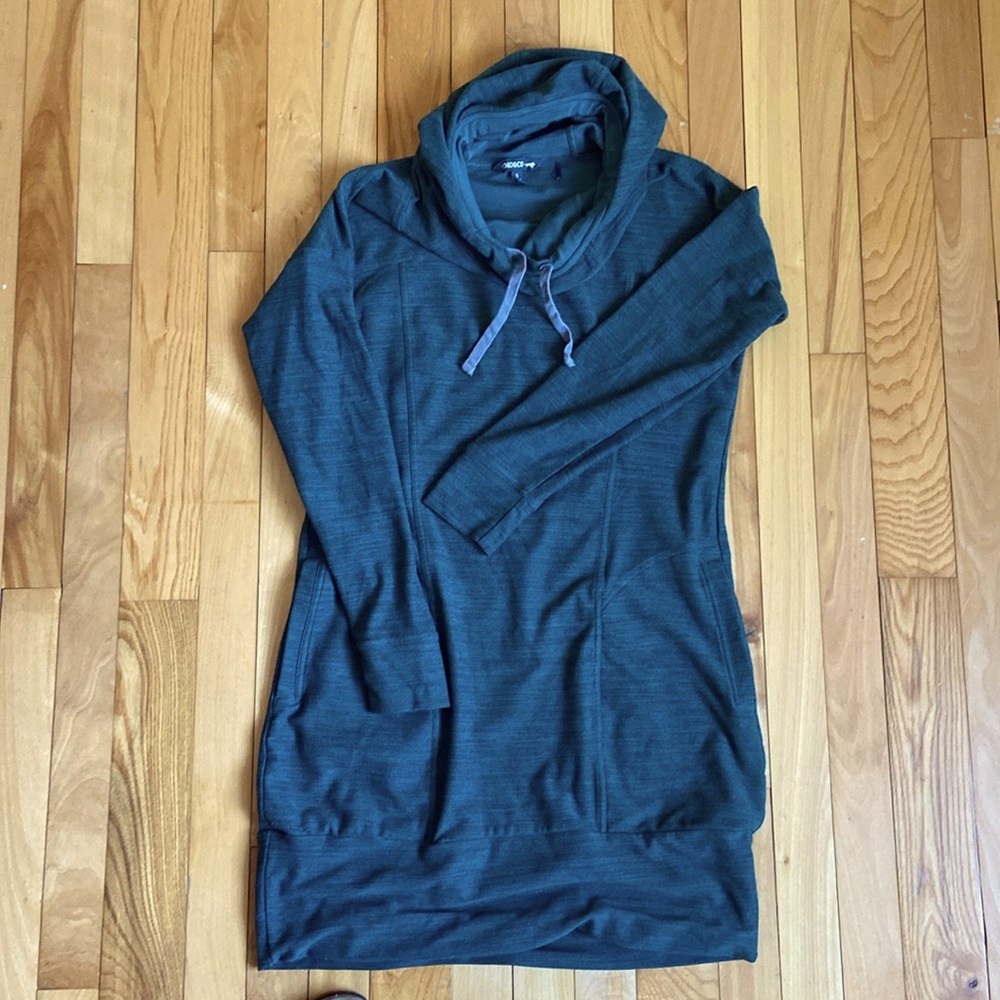 Comfy, hooded tunic in heather blue!